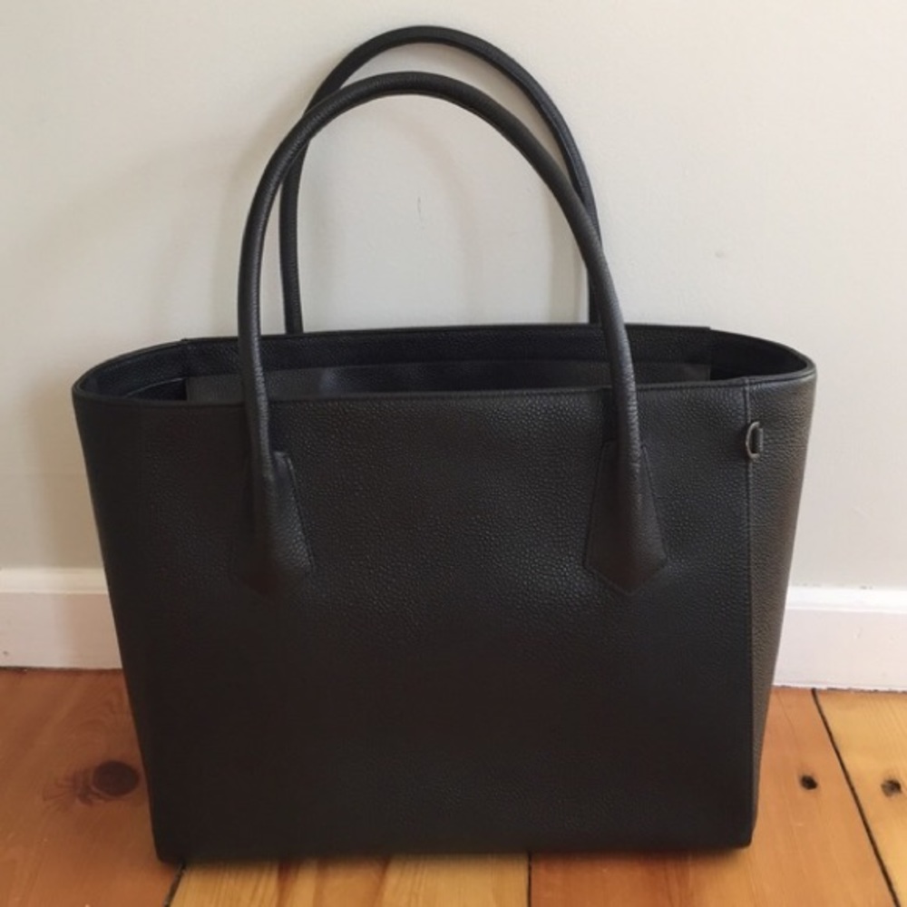 ❌❌ISO: DAGNE DOVER LEGEND TOTE STINGRAY LEATHER❌❌